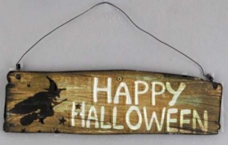 Wooden Happy Halloween Witch Sign by Gisela Graham. Saying Sign Plaque with the caption 'Happy Halloween' and picture of a witch. Great Halloween party decoration. Size 36x10.5x1cm